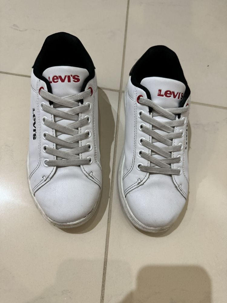 Białe buty Levis rozmiar 32