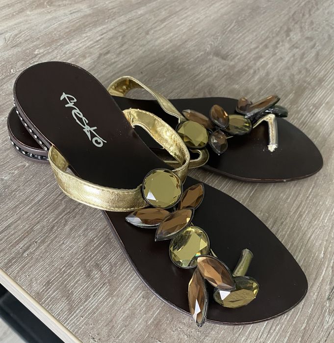 Klapki kamienie ozdobne