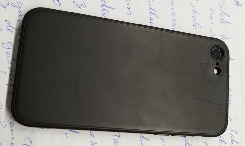 Capa preta resistente iPhone Apple Se 128gb