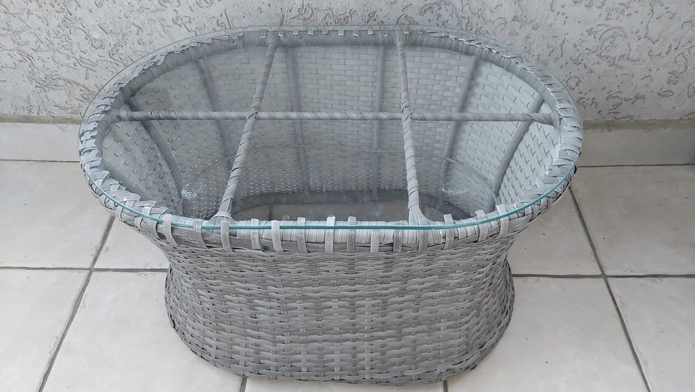Stolik na balkon z szybą