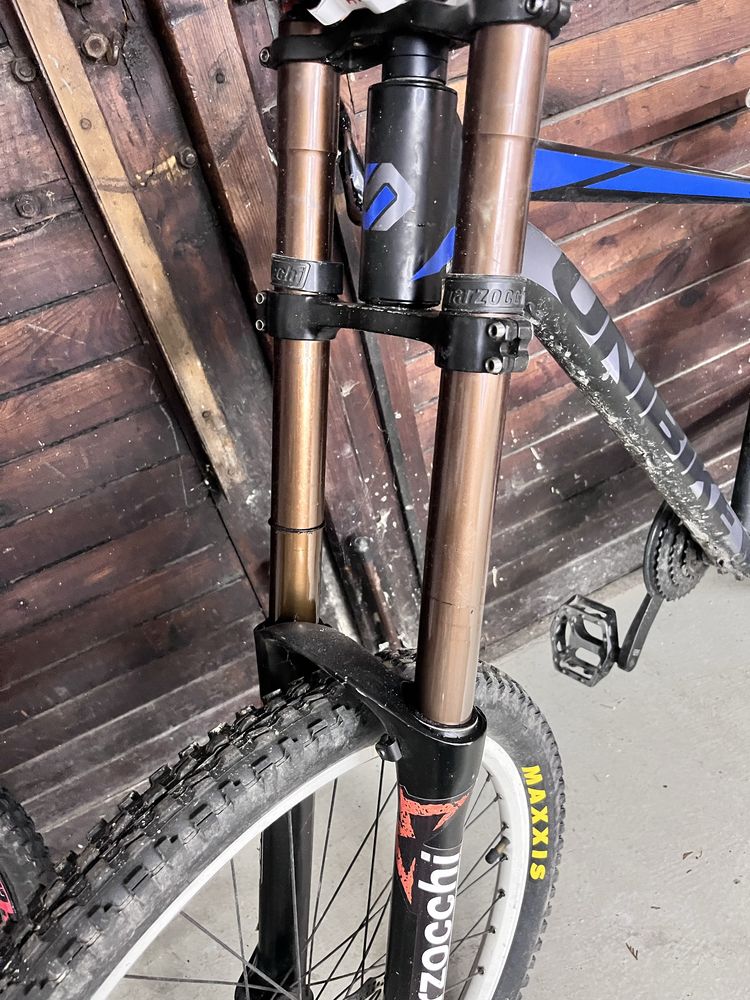 Amortyzator 200mm, koła i zębatka z dystansami do single speed