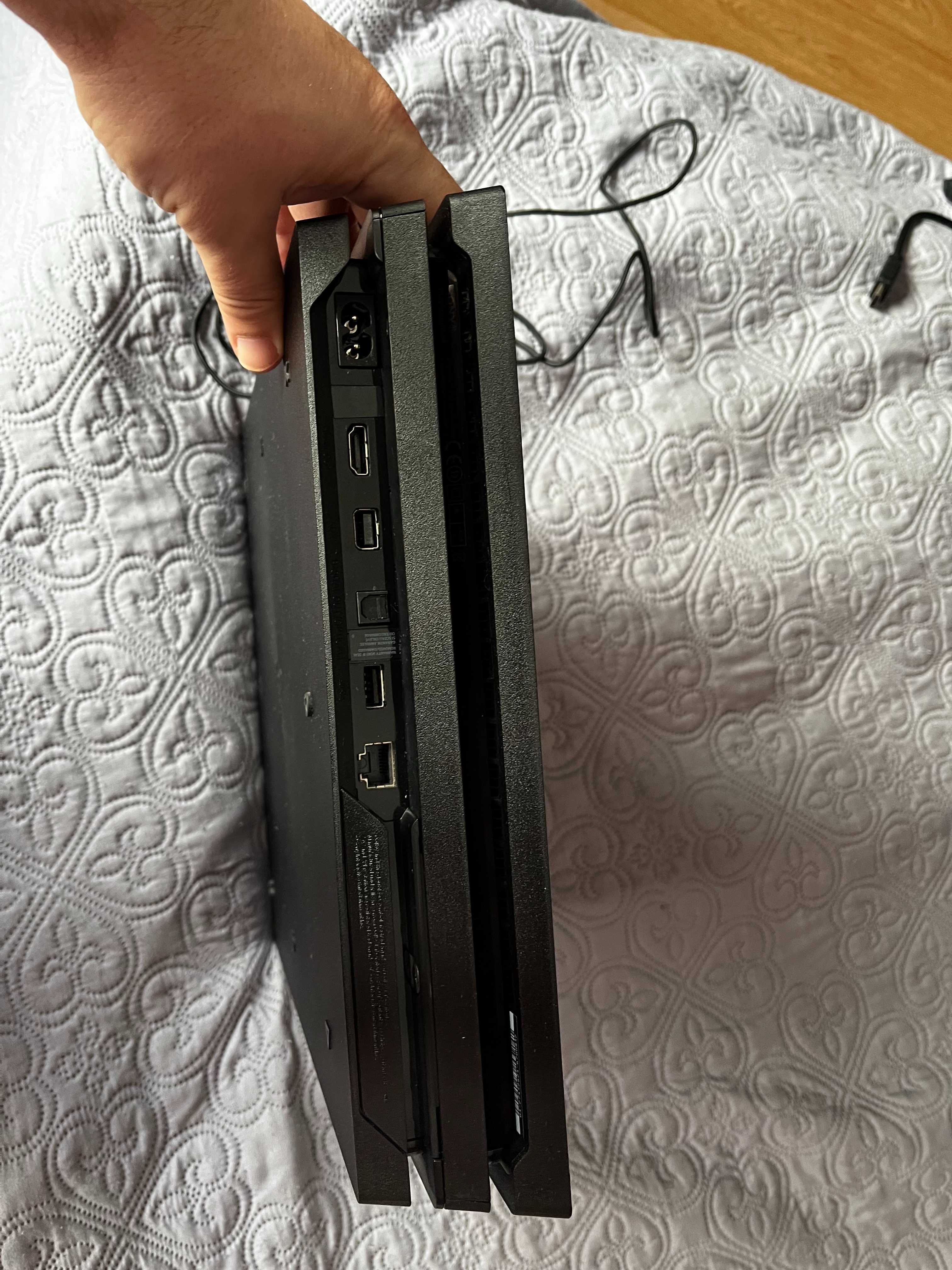 PS4 Pro + 2 Comandos Dualshock 4 + Base + Jogos + Conjunto Mars Gaming