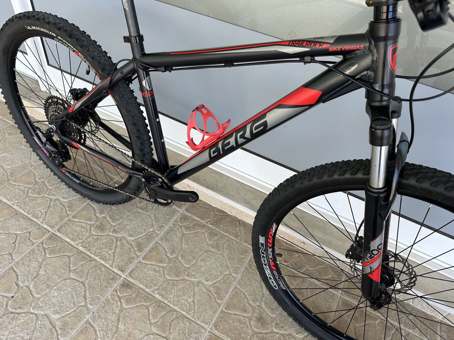 Bicicleta de BTT - Bem equipada