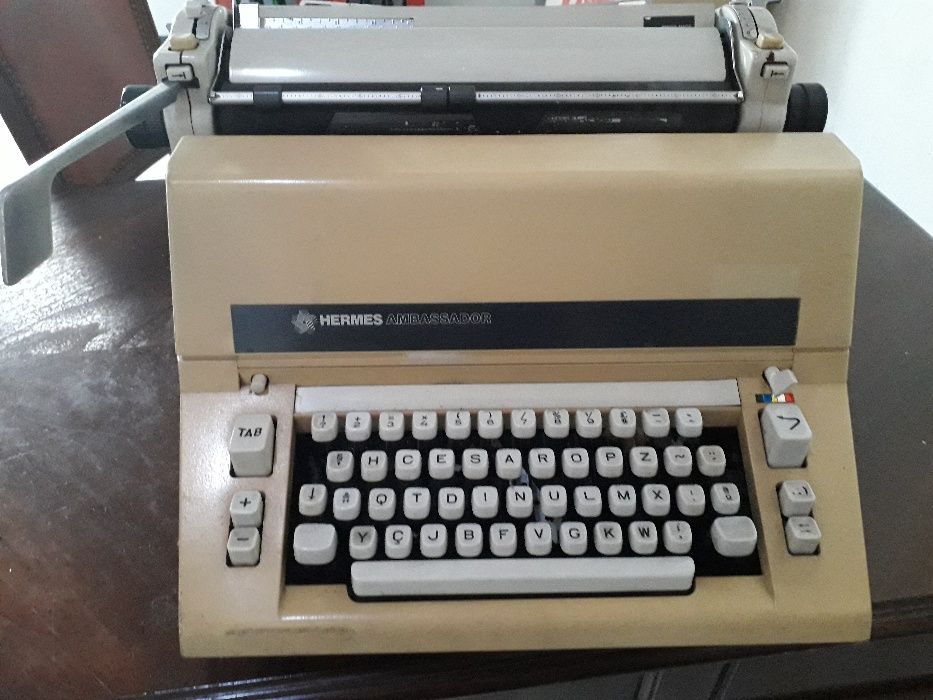 Máquina de escrever "Hermes",