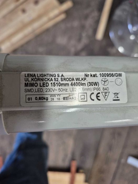 Lampa LED - super do garażu, warsztatu itp.