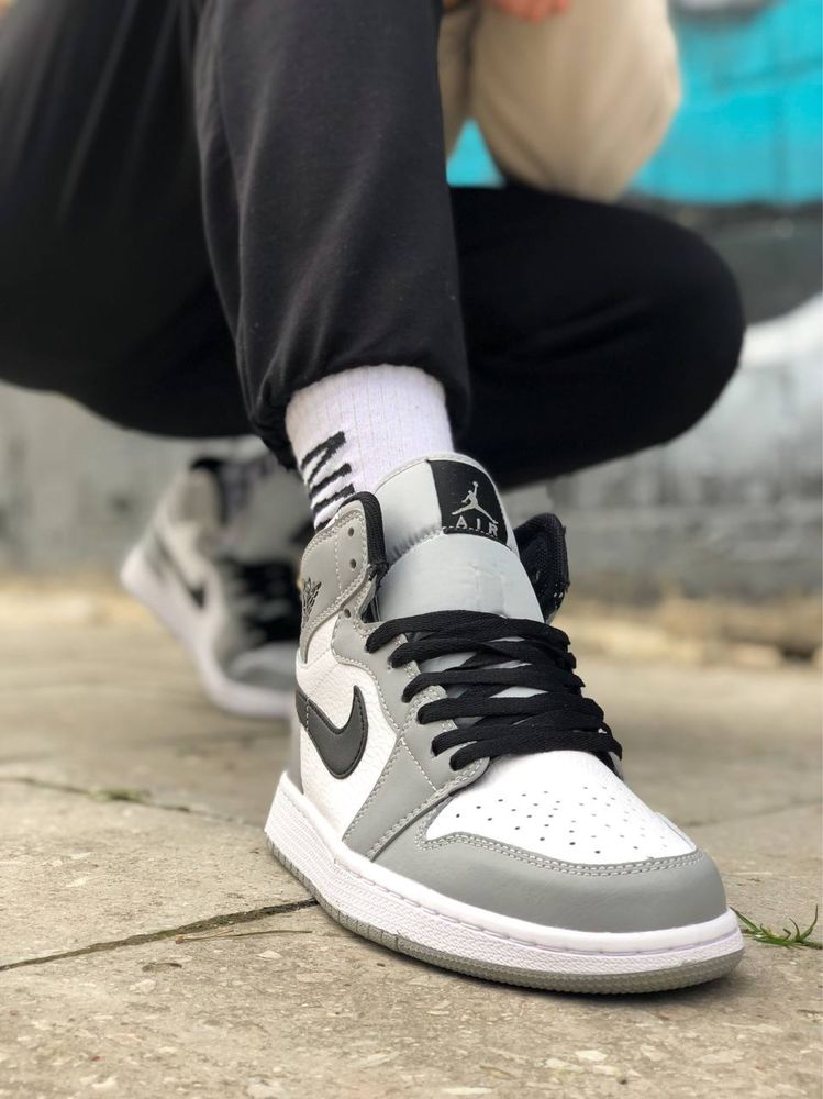 Nike Air Jordan 1 Retro Mid Smoke Grey