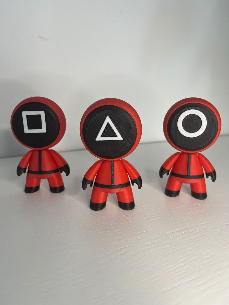 3 Figuras colecionáveis Squid Game