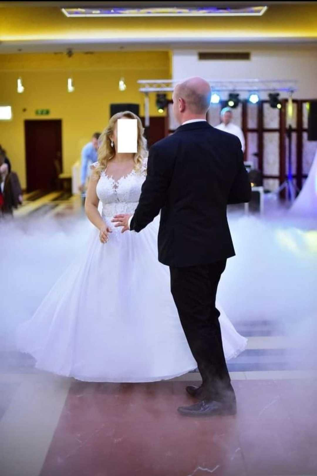 Suknia ślubna  Kim biała