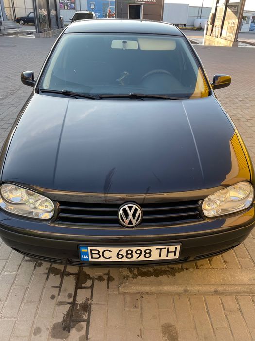 Автомобіль Volkswagen Golf