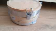 Metalowy lunch box z bambusowym wieczkiem