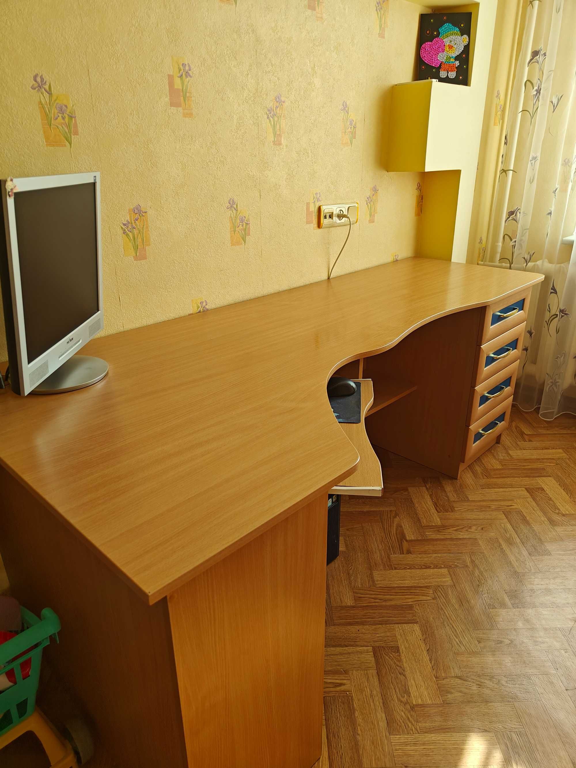 Стіл компьютерний, пісьменний
