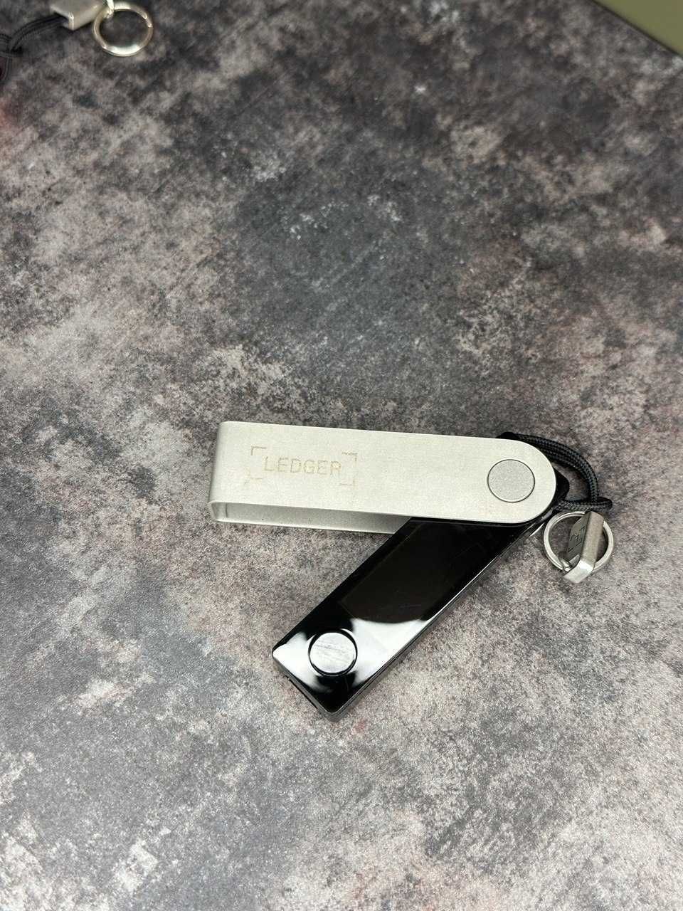 Криптогаманець Ledger Nano X криптокошелек