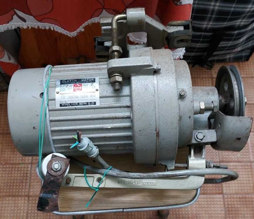 Maquina de corte e coze Yamato Z