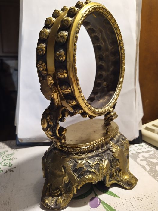 Елемент інтер'єру з бронзи