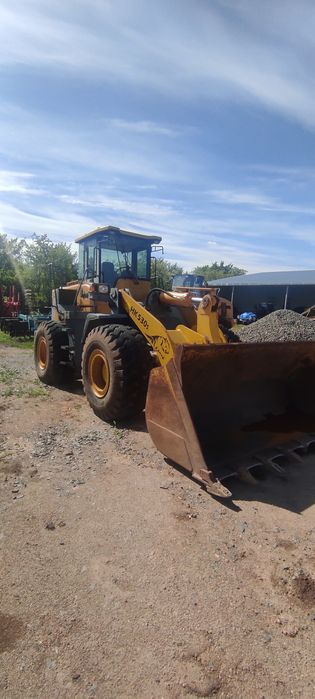 Фронтальний навантажувач HK-530