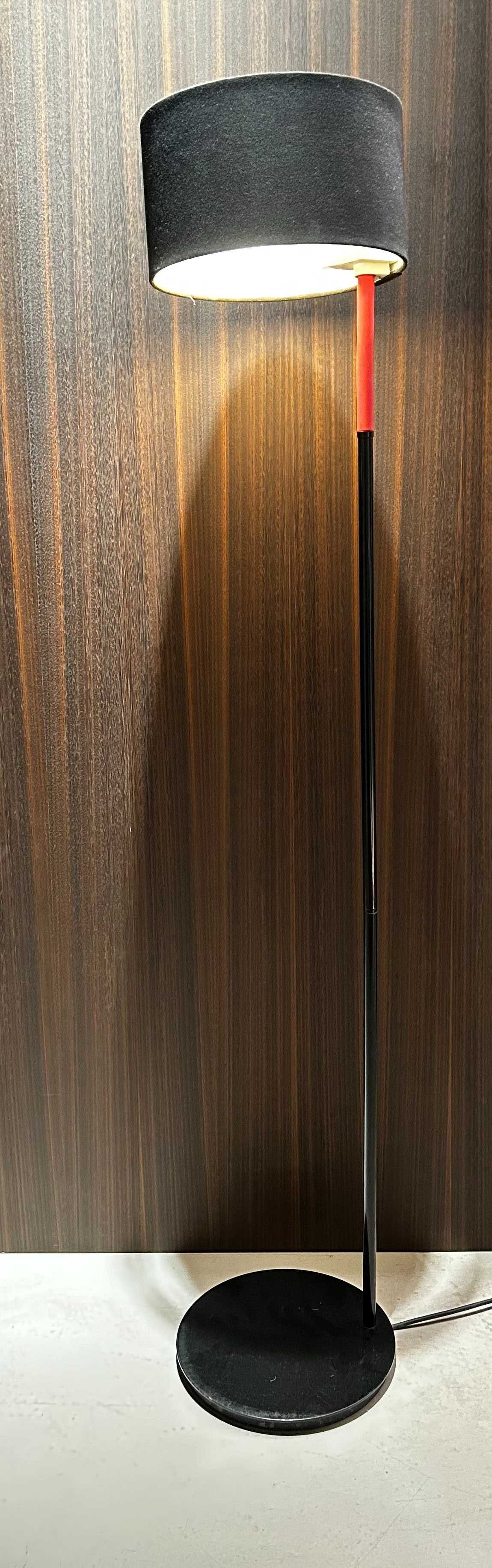 Candeeiro de pé flexível preto/vermelho com abajur preto