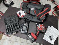 Бесщеточный гайковерт YATO 1200 Нм + набор ударных головок + сумка