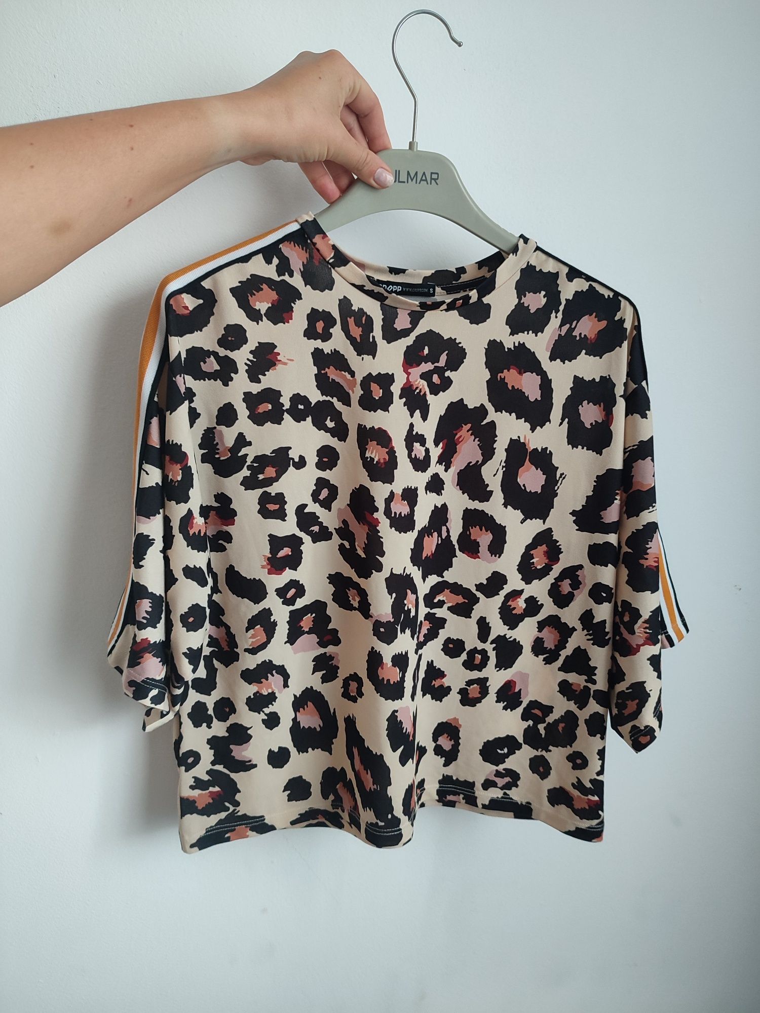 Animal print t-shirt pantera z ozdobnymi lampasami