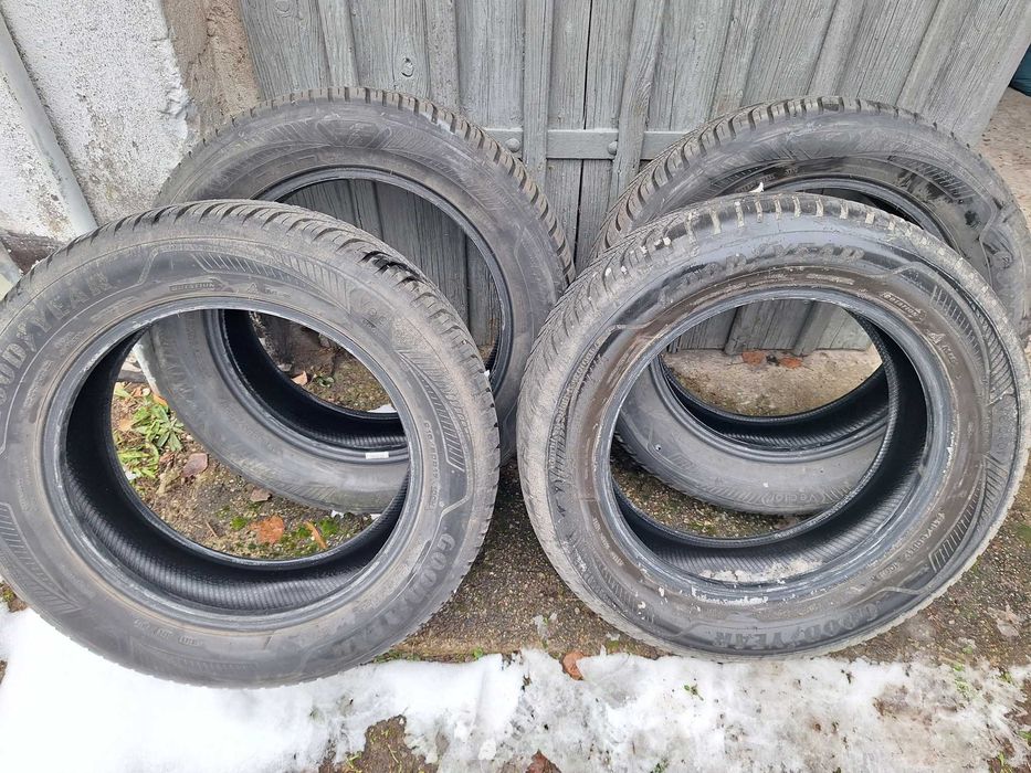 Opony 215/60 R17 - Goodyear Vector 4seasons