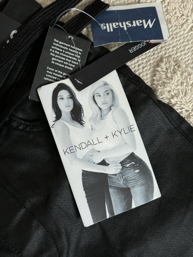 Джинси джогери Kendall+Kylie чорні, з шкіряним напиленням