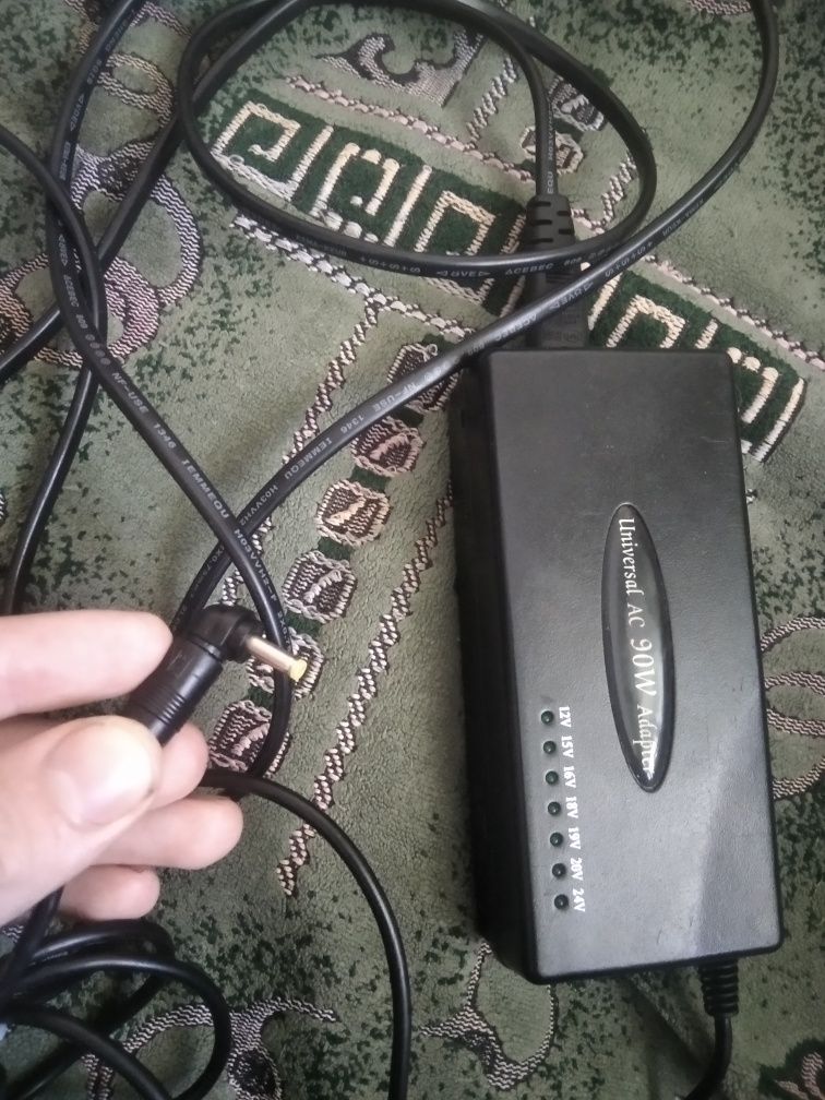 Универсальный сетевой адаптер питания на 90 Вт + 2 USB модель HQ-A90M2