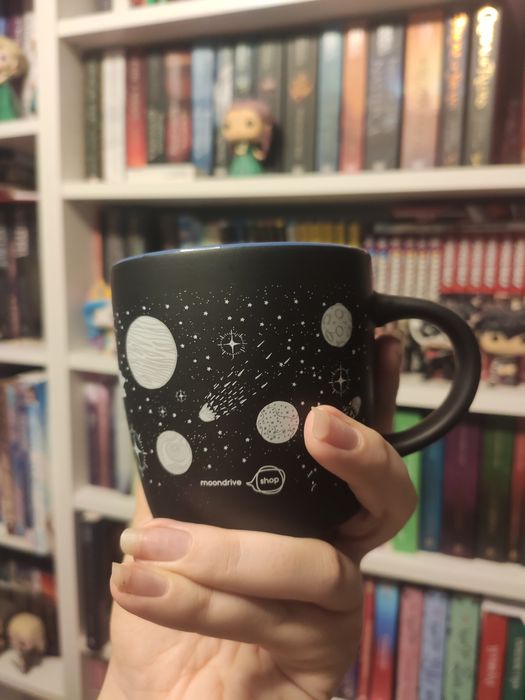 Moondrive shop kubek gemina ceramic mug illuminae Amie Kauffman jay kr