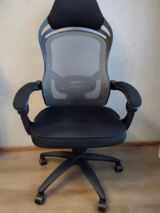 Офісне, комп'ютерне крісло.