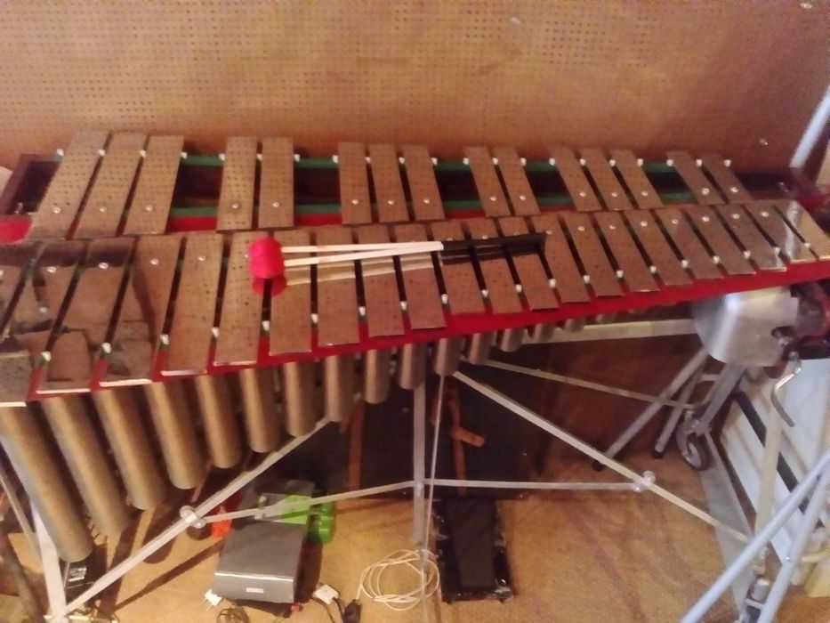 Vibrafone Boosey & Hawkes antigo, a funcionar perfeitamente