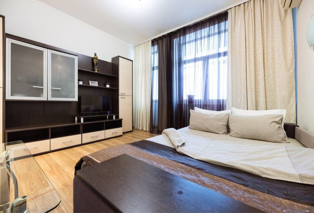 Вул Жилянська 118,поруч вул Липківського,5 хв до зал.вокзала