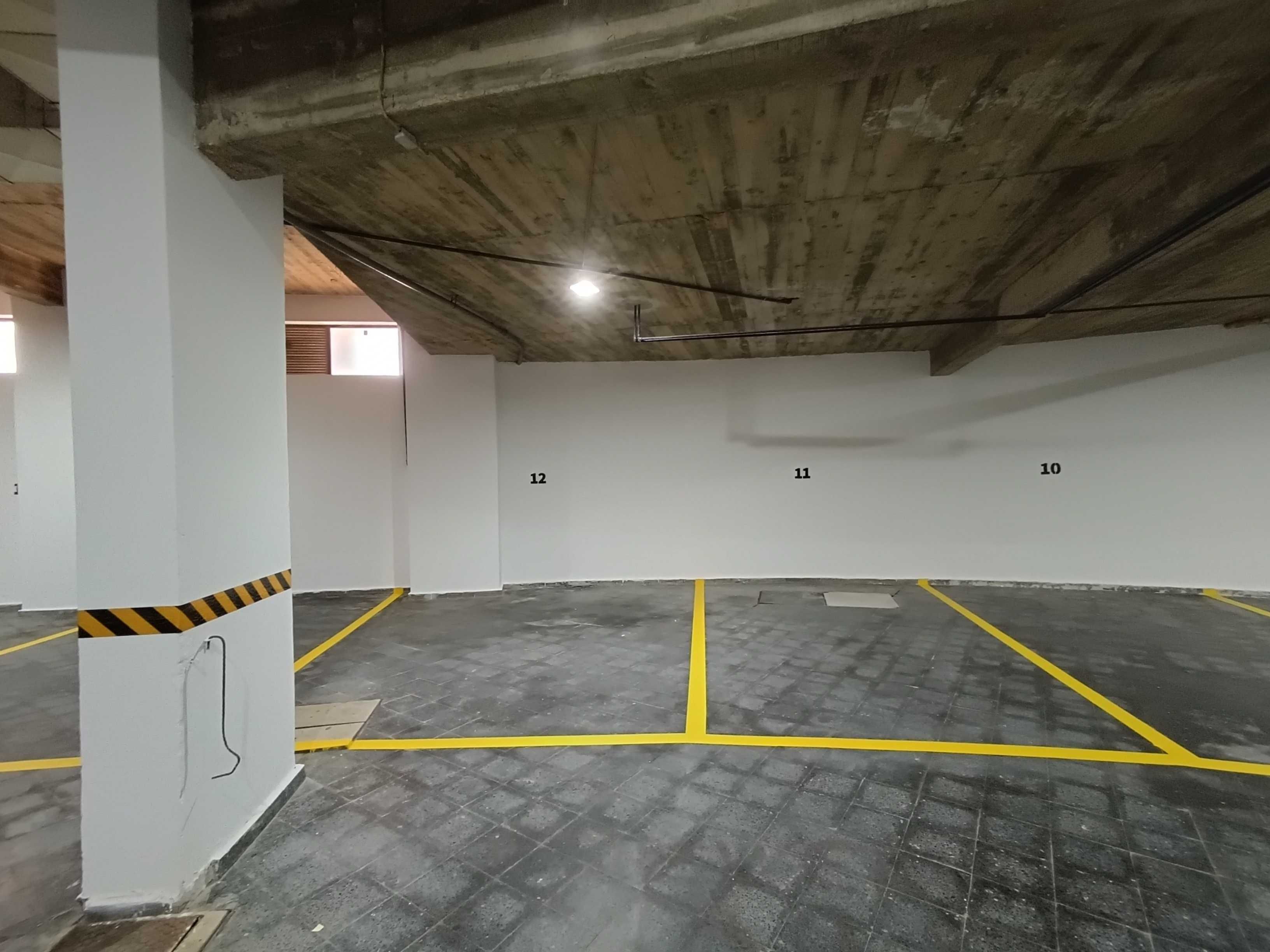 Lugar de estacionamento para venda em garagem em Montechoro, Albufeira