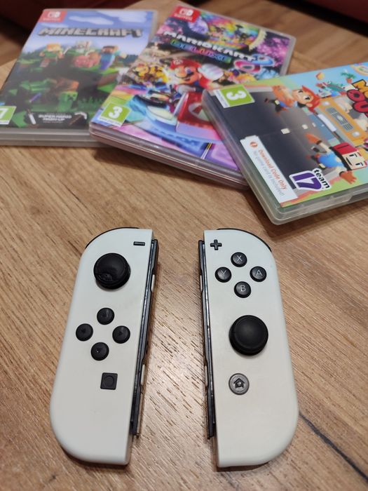Nintendo switch OLED zestaw plus 3 gry