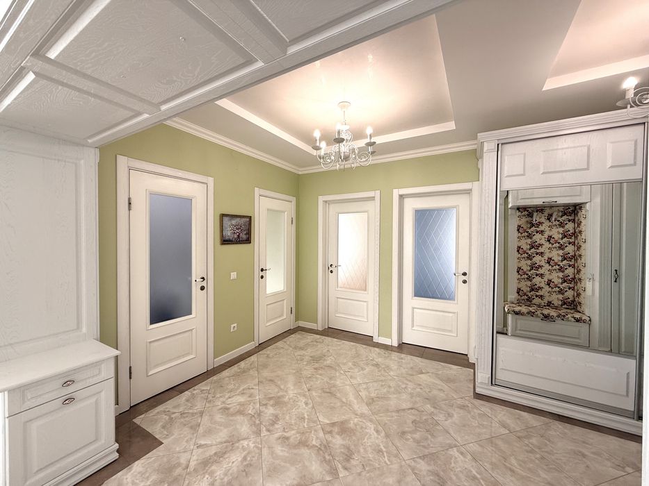 Велика 3к-Квартира з Авторським ремонтом у Калиновій Слободі.