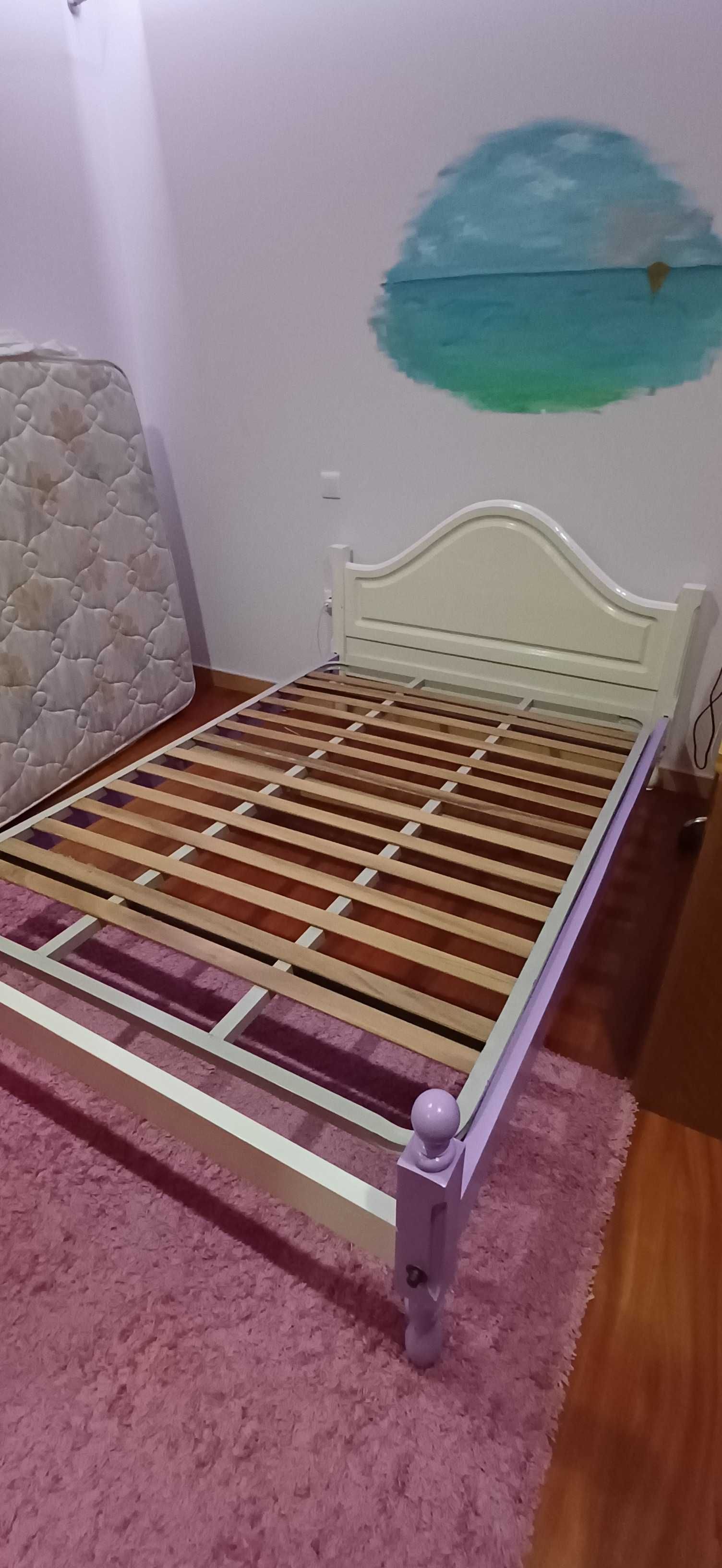 Cama de 183 x 128 com Estrado