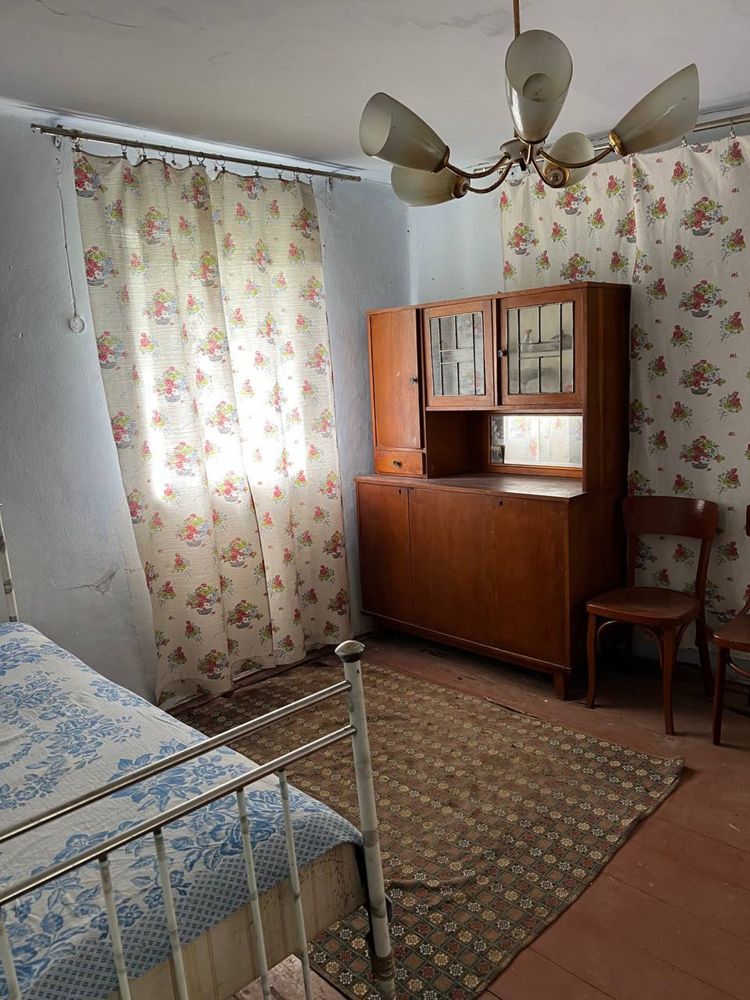 Продаж землі з дачним будинком біля Меджибожа