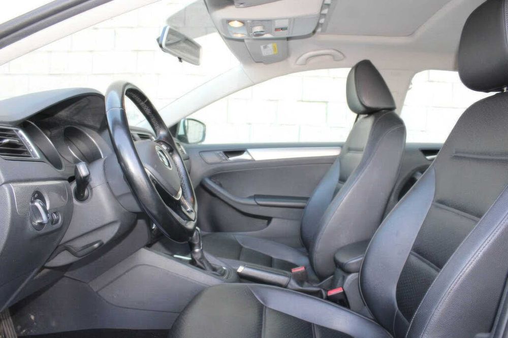 Volkswagen Jetta SE      2017