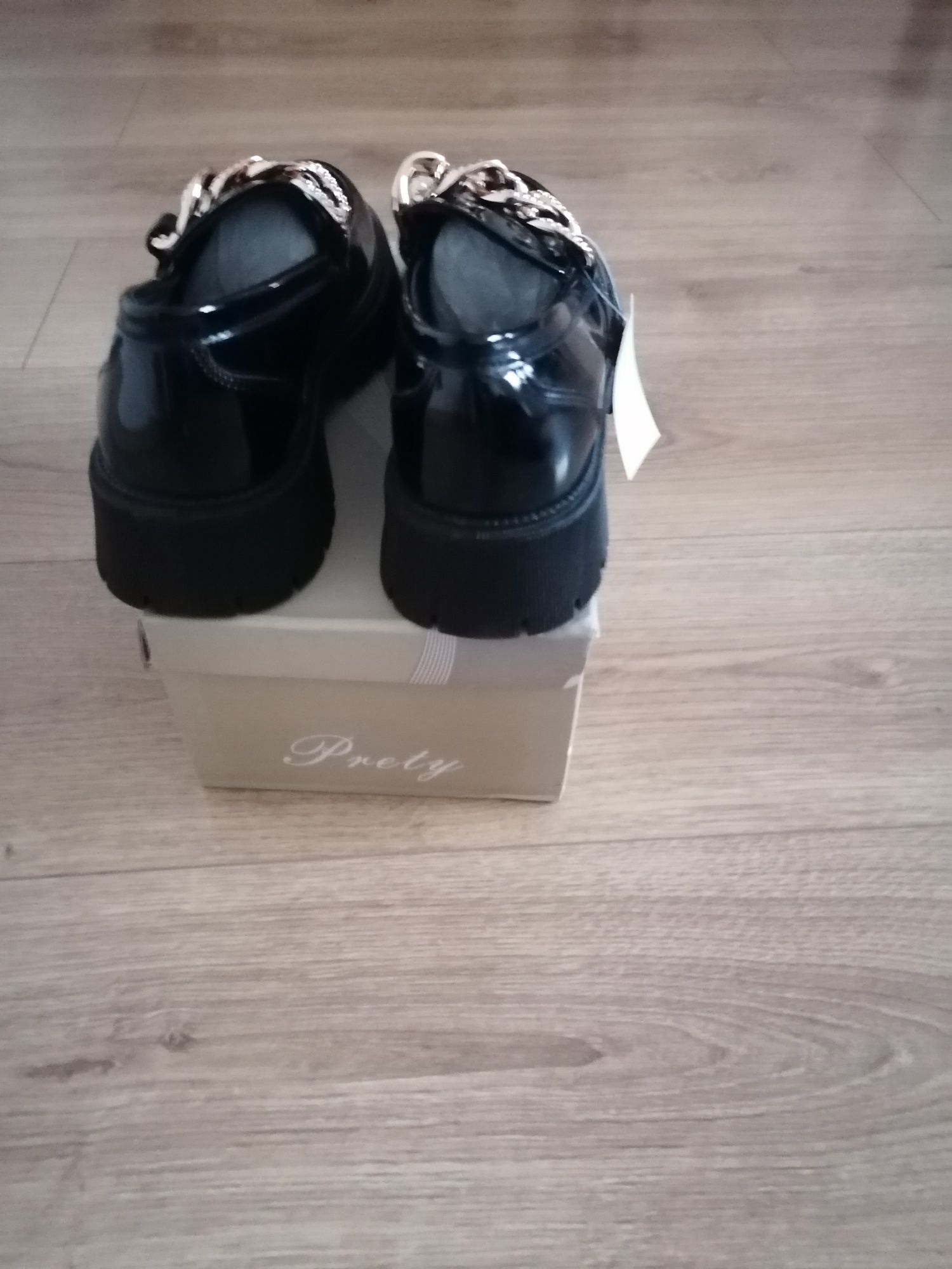 Nowe lakierowane mokasyny roz 39