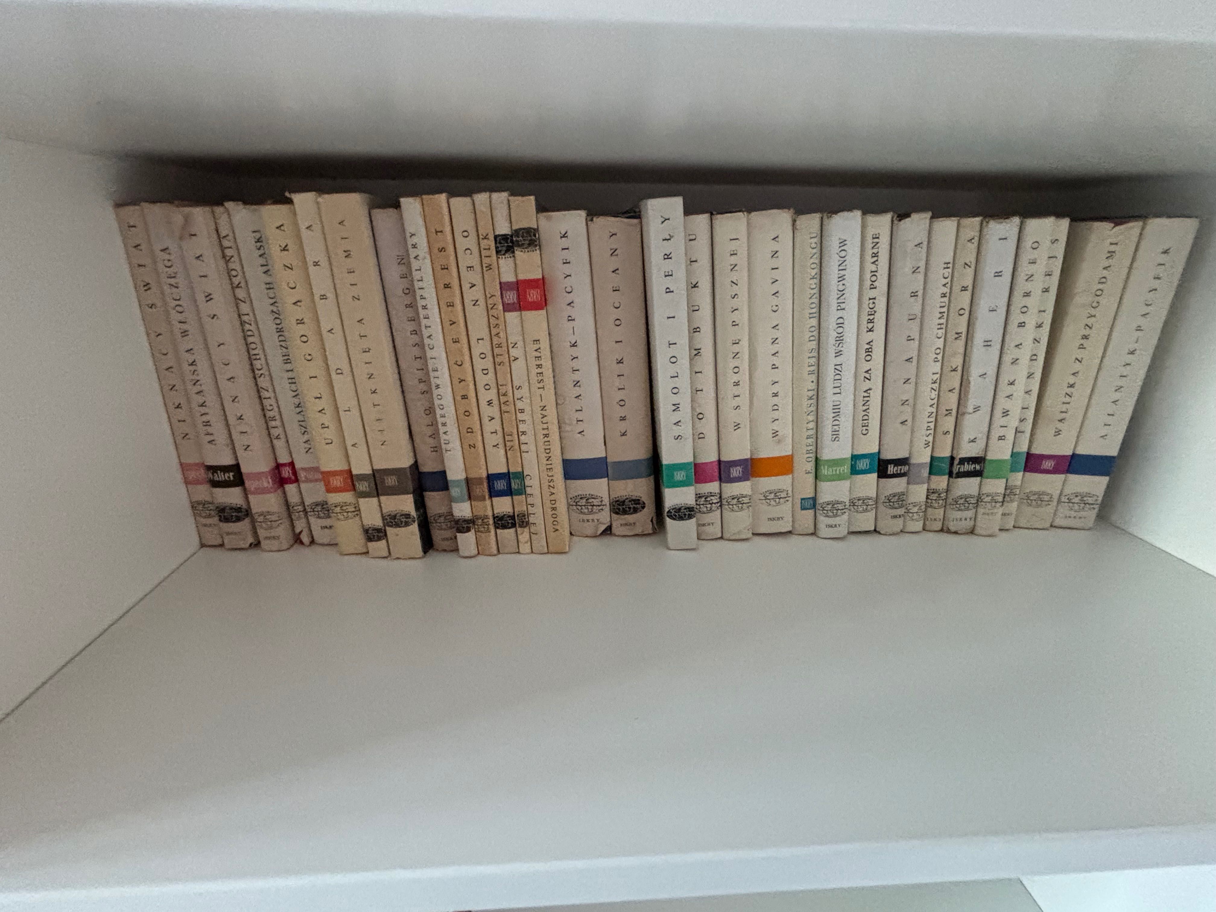 85 książek z serii ‘Naokoło Świata’ – kolekcja PRL, Iskry”