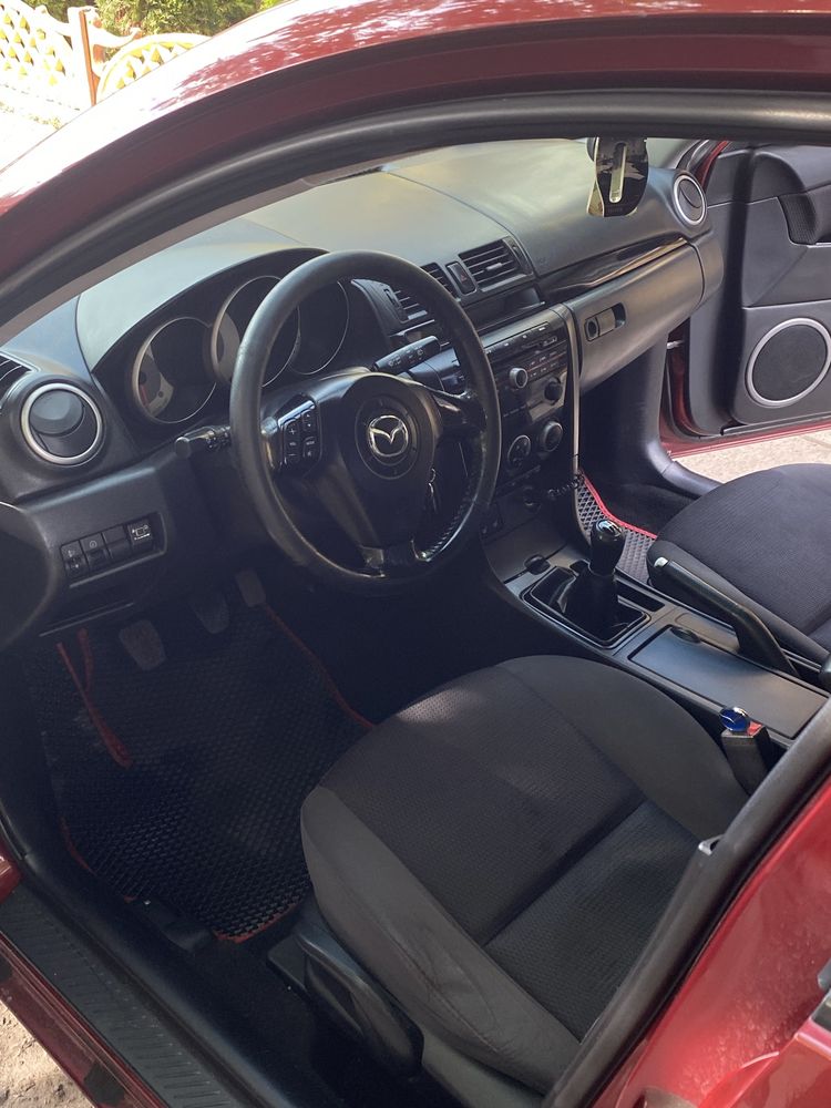 Mazda 3.        .