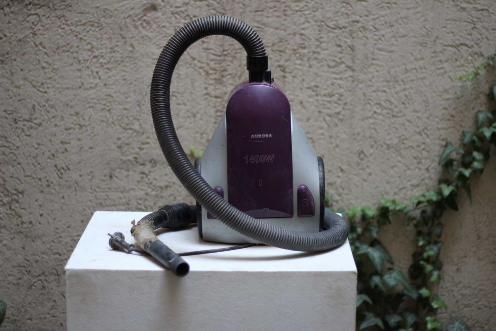 Пылесос Aurora 1400W — рабочий, недорого