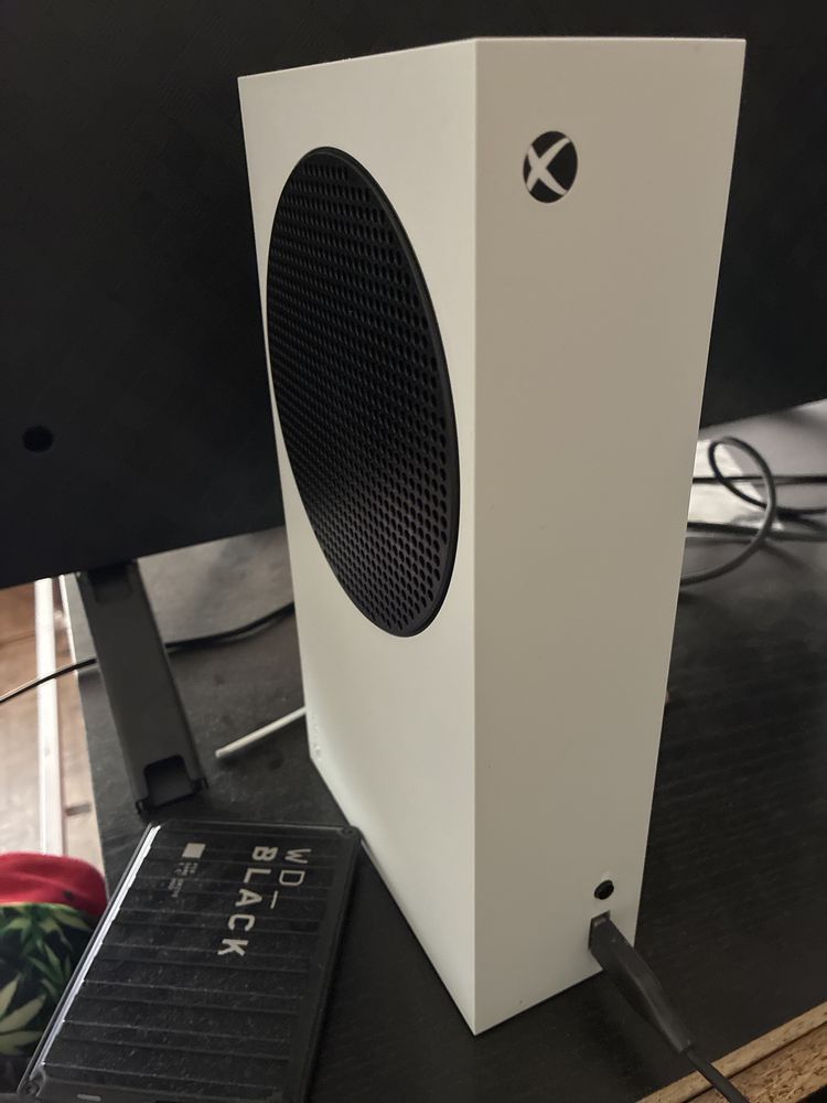 Xbox Series S + bateria de comando Xbox