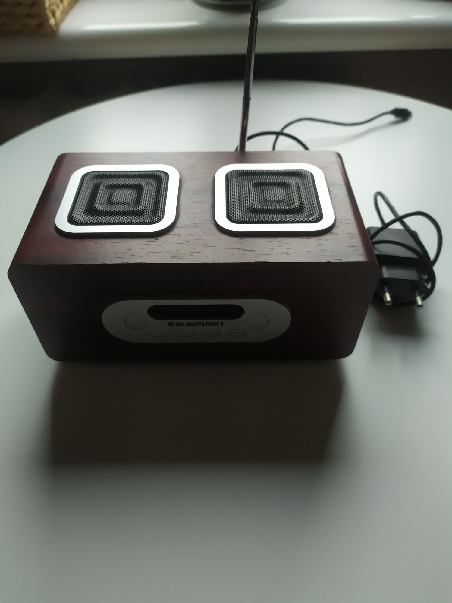 Radio z pilotem  w stylu retro