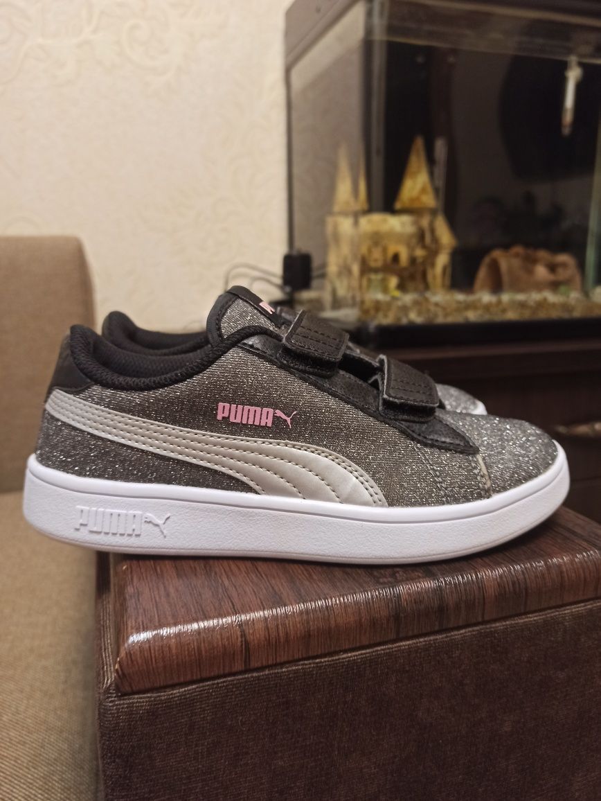 Оригінал PUMA кросівки для дівчинки, 33 розмір, устілка 21 см