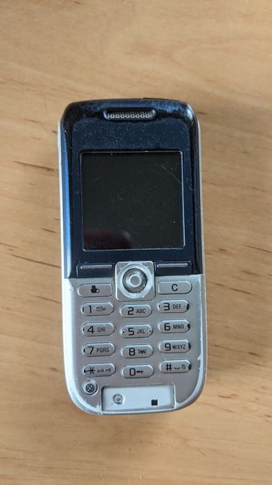 Stary Kolekcjonerski Telefon Sony Ericsson K300i