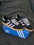 Js2909 Adidas handball spezial 38 czarno srebrne elementy fioletowe li