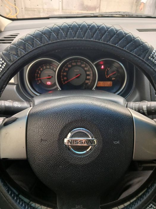 Nissan Tiida 2008, гарний стан