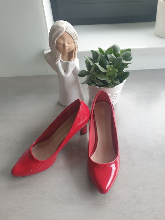 Czerwone lakierowane szpilki r.39