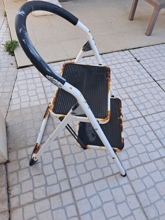 Escadote pequeno,  usado