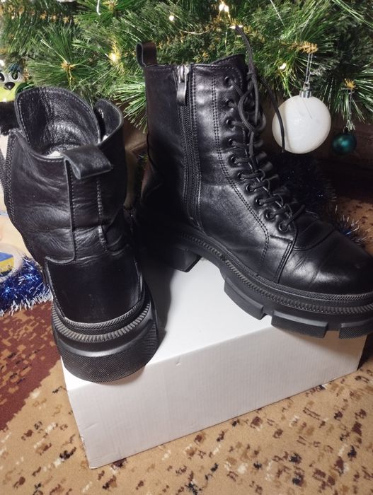 Продам жіночі зимові  кожані ботінки