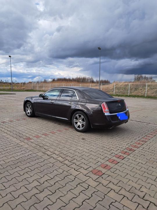Lancia Thema bliźniak Chrysler 300c lub zamiana