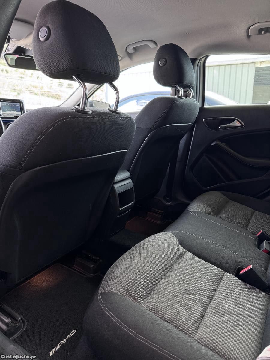 Mercedes-Benz Classe A 180 (Kit AMG)